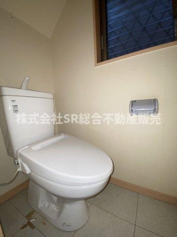 暖房便座が付いてます！温水洗浄便座に入れ替えはご相談ください。