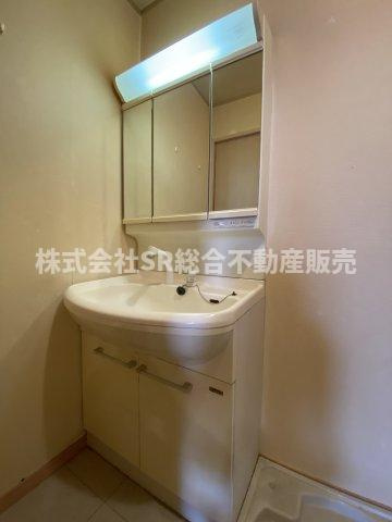 朝の身支度には欠かせない独立洗面化粧台