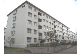 川越グリーンパークN-2号棟の外観