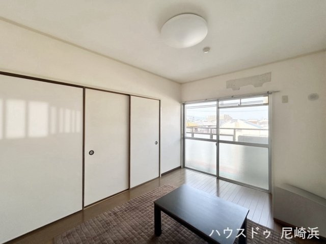 ■洋室（寝室）約6帖