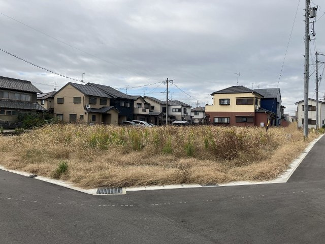 前面道路含む現地写真です