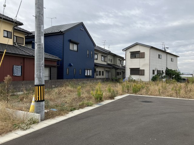 前面道路含む現地写真です