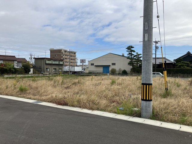 前面道路含む現地写真です