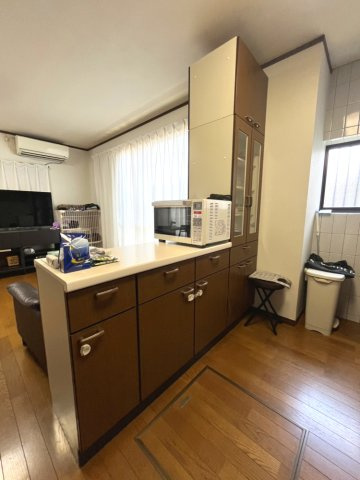 キッチンに収納棚があるので収納には困りません。