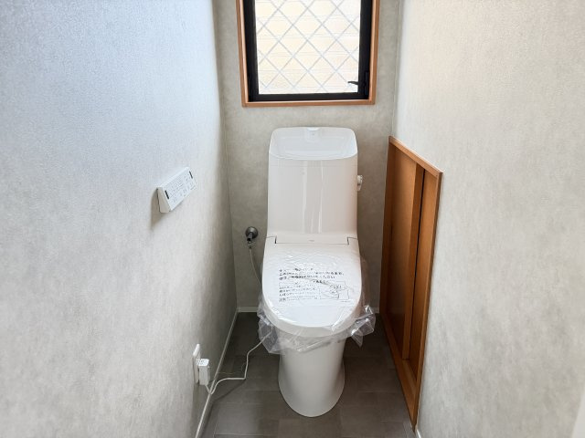 温水洗浄便座付きトイレ