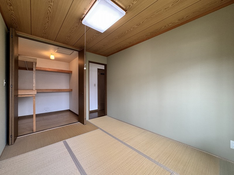 広い収納も全部屋ついております。