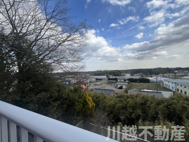 鳥のさえずりが聞こえる閑静なエリアにこの眺望です