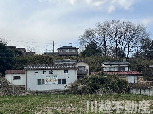 高台にそびえたつ、見晴らしのよさが売りの物件です