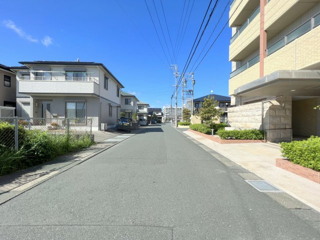 物件前の道路になります。