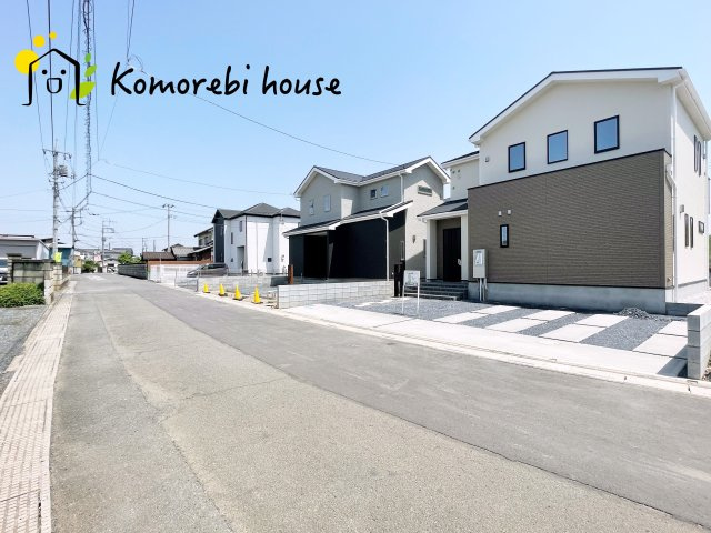 前面道路含む現地写真です