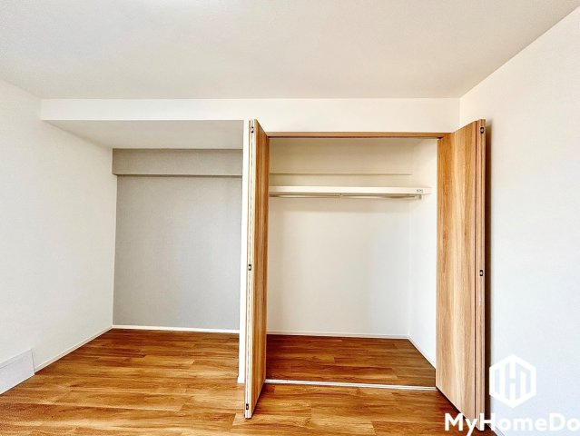 荷物をまとめて収納できるため、居住スペースに余分な収納家具を置く必要がなく、お部屋を広く・有効に使えます。