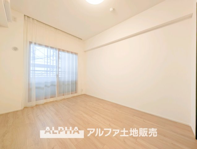 【comfort　room】　◆落ち着きのある室内◆寝室としても子ども部屋としても使いやすく、暮らしの変化にも対応できる空間。日々の時間を穏やかに過ごせます。