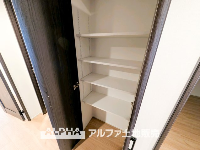 【Go　filled　with　memories】　◆ありったけの◆住空間をよりよくするためには大切な収納スペース。時が経ち思い出がここに詰まっていく。