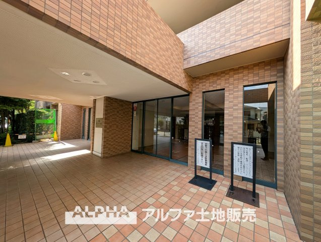 【A　cozy　space】◆余白のある暮らし◆　人を招いても、ひとりで過ごしても心地よい住空間。　温もりを感じるこの場所が、暮らしの輪郭をやさしく描いていく。