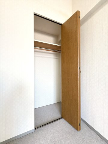 北西洋室の収納になります♪