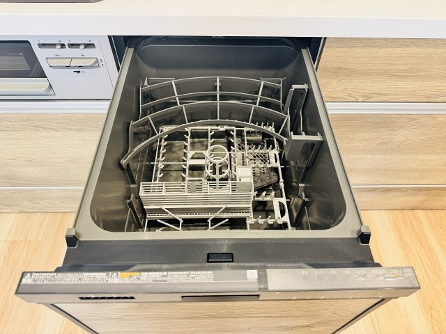 ～食洗機付き　食事後の食器洗いはお任せ、家族でゆっくりとくつろげます～