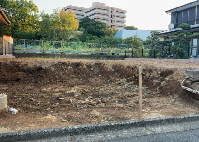 隣家の土地はどうなっているのか、生活利便施設が近くにあるのか、学校まで近いかなど、お客様のライフスタイルにあわせたイメージが重要です。また、近くにあると困る施設が近くにないかも確認するといいでしょう。