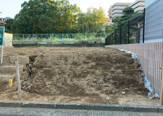 家を建てる前提で土地を探している場合、地盤の丈夫さは譲れない条件の一つです。地盤が脆弱だと追加工事が必要となります。また、過去に地盤沈下や液状化現象を起こした土地は、できるだけ避けた方がいいでしょう。