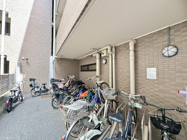 駐輪場が整っていると暮らしが軽快。近場の移動が“ちょい乗り”で完結します。