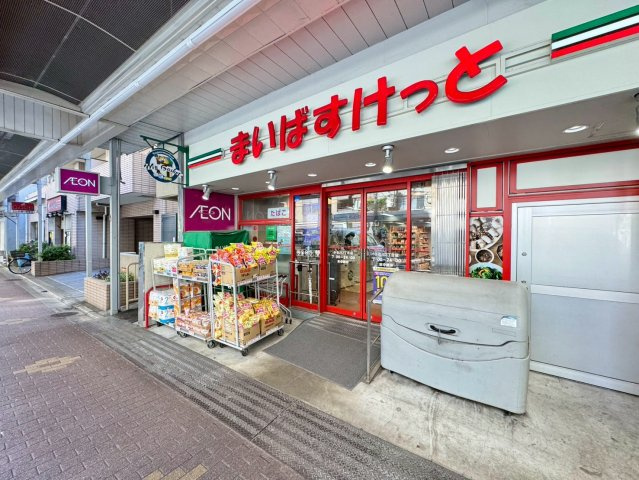 小型スーパーの使いやすさは大きい。朝も夜も寄れる利便性が嬉しいポイントです。