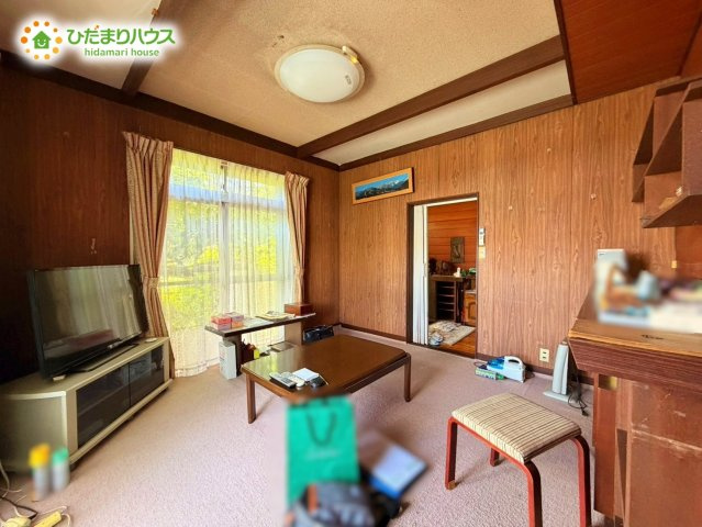 家族が自然と集まる、ゆとりあるダイニング。