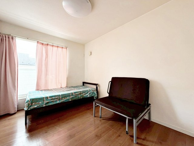 バルコニーに面しているお部屋で陽の光が降り注ぎます！