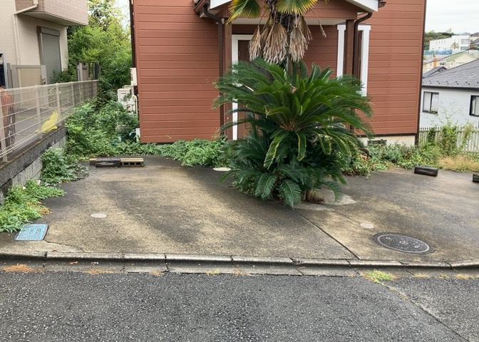 駐車場と明記されていても、最小スペースでつくられた駐車場だと大型車は駐車できなかったり、出入りしにくくなったりする可能性があります。お車のサイズと購入したい物件の駐車場のサイズを現地で確認しましょう。