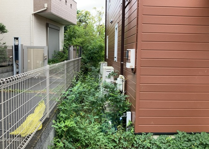 庭があることでガーデニングや家庭菜園はもちろん、こどもの遊び場やペットを放して遊ぶことができます。また、家の周囲に余裕があるということです。隣地との間があれば、十分な日当たりと、風通しが確保できます。