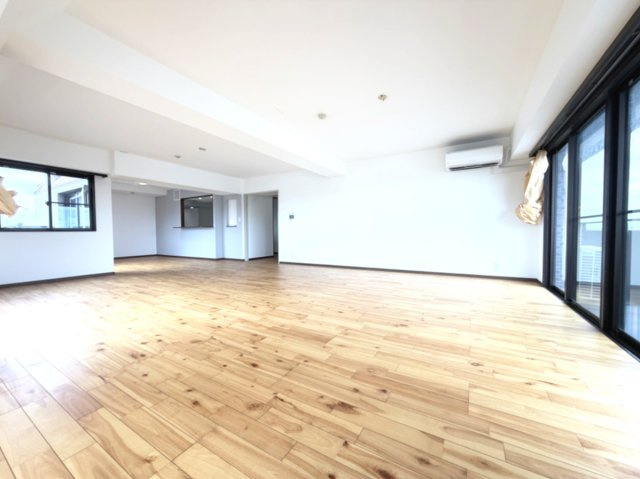 【LDK約26.3帖】　26帖超の広々としたLDKは、家族みんなでゆったりくつろげる特別な空間です。