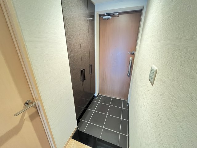 フラットで収納力にも優れた玄関スペース