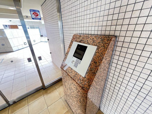 TVモニター付きのオートロックで来訪者を確認することが出来るので安心です