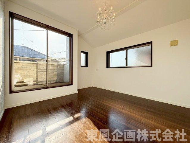 日当たりがよくお布団も干せます。クローゼットあり。