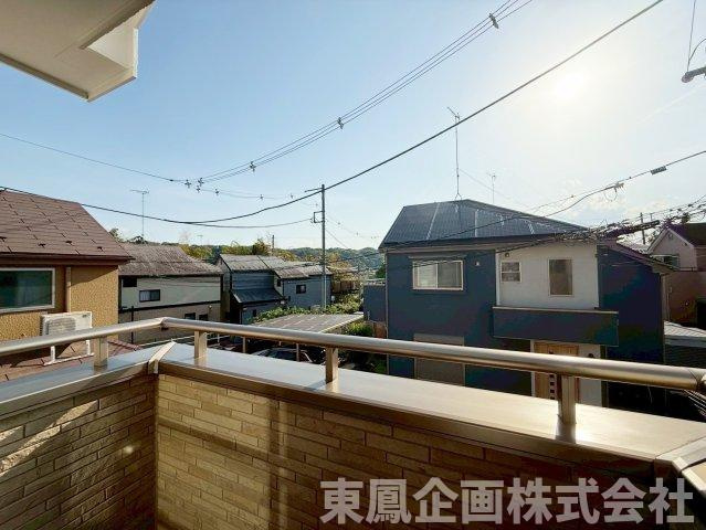 周囲に圧迫感が少なく、開放感のある眺望。住宅街ならではの落ち着いた住環境です。