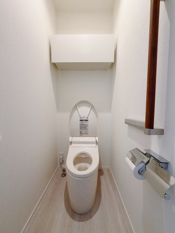 ■トイレ｜白を基調としたトイレになっています♪清潔感あふれるトイレですね☆