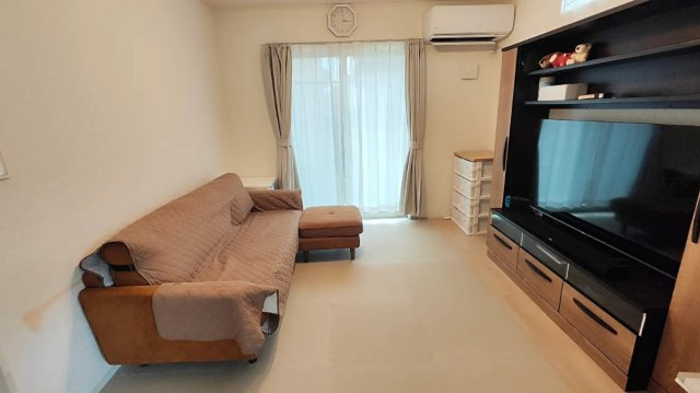 リビングの間取りの種類は大きくわけてリビングとダイニングが別になっているタイプ、リビングダイニング一体型です。どちらも一長一短ですので、家を選ぶ時はその両面をチェックして決めるようにしましょう。