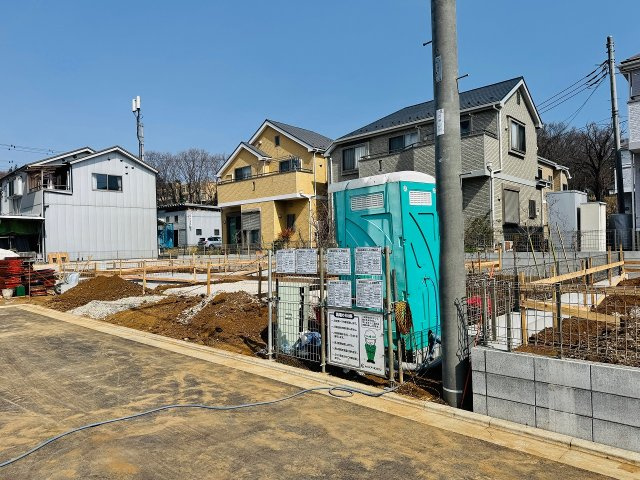 ～太陽光発電設備が標準搭載・省エネ性能認定　2台駐車可能　小中学校徒歩5分～