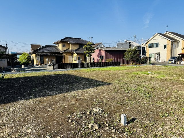 ～閑静で落ち着きのある住宅地内　建築条件の付いていない売地です～