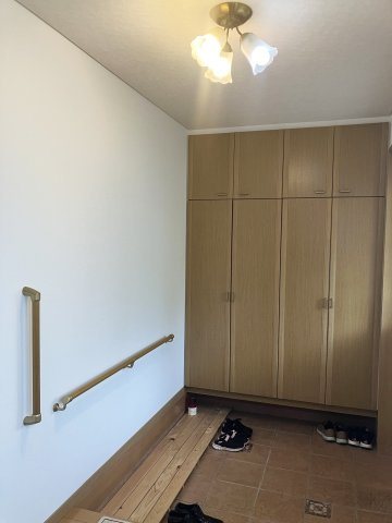 収納たっぷりの下駄箱
