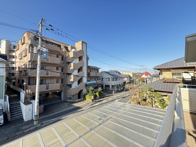 周辺は閑静な住宅地です