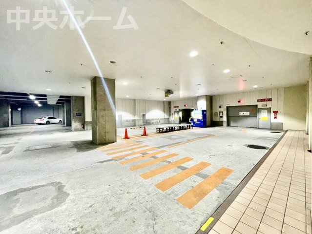 【敷地内駐車場】最新の空き状況や費用などの詳細は担当スタッフまでお問い合わせください。
