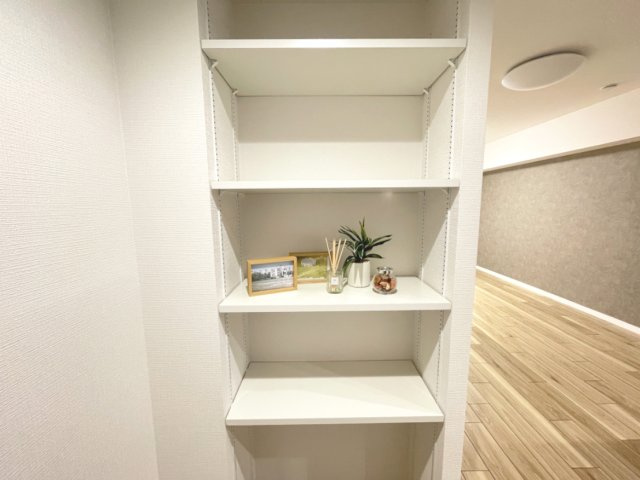 リビングにある収納スペースは、幅広い用途でお使いいただけます。　