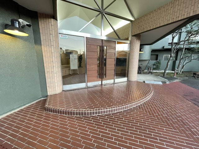 マンションの顔でもある、高級感漂うエントランス。　