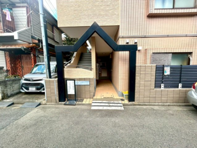 マンションのエントランスには、もともと風よけや防犯の役割がありますが、マンションによって宅配ボックスなどの設備が備わっている所もあります。日々の生活をイメージしながら生活しやすさをチェックしましょう。