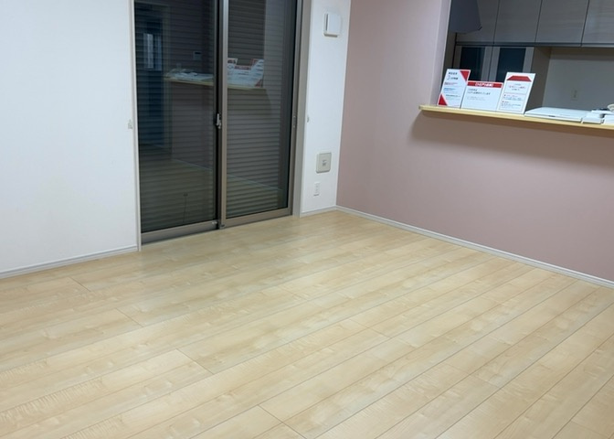リビングの間取りの種類は大きくわけてリビングとダイニングが別になっているタイプ、リビングダイニング一体型です。どちらも一長一短ですので、家を選ぶ時はその両面をチェックして決めるようにしましょう。