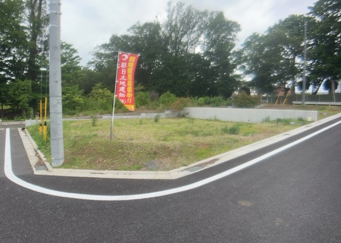土地を買う際、住む地域の自治体や福祉の補助制度にも注目してみましょう。子供や老人の医療補助やゴミ出しのルールなど、自治体によってルールに大きな違いがあるため、暮らしやすい土地で判断するとよいでしょう。