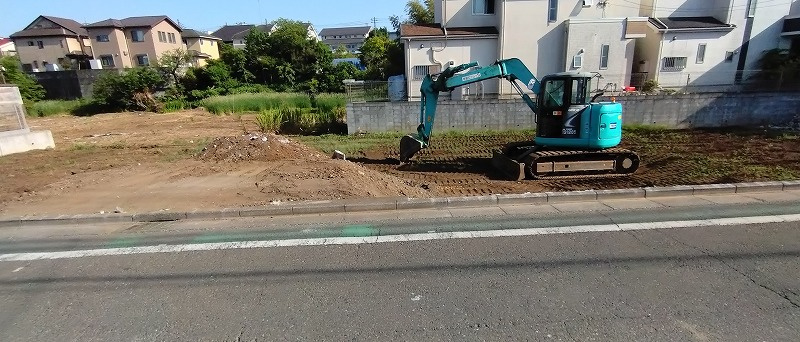 大型スーパーまで徒歩12分、ショッピングモールまで徒歩14分とお買い物も快適。