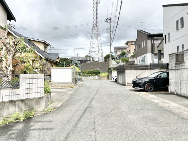 前面道路北側を向いて撮影しました。