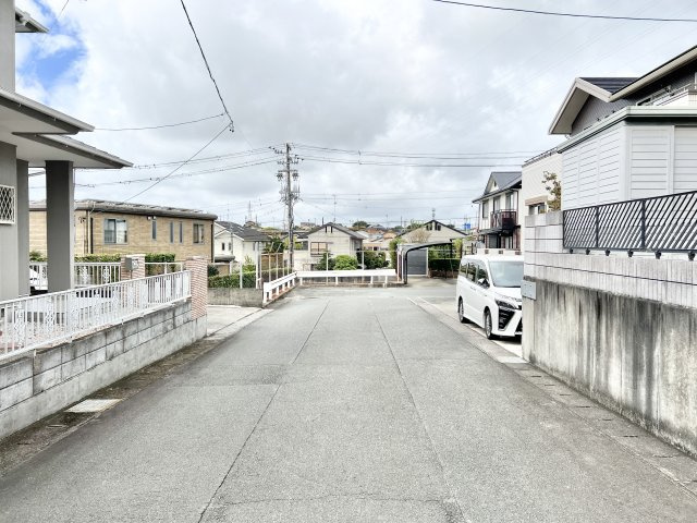 前面道路西側を向いて撮影しました。