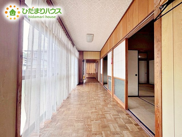 明るい光が差し込む開放感あふれる住まいです。