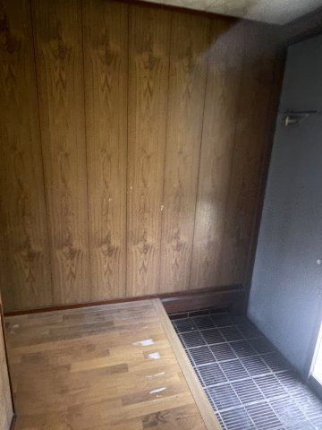 木の温かみを感じる、アレンジしやすい玄関ホール